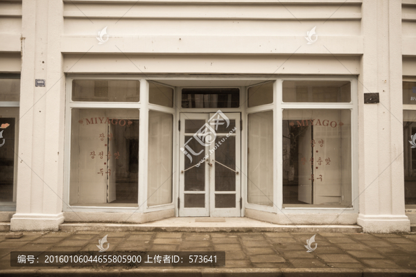 老上海石庫(kù)門櫥窗
