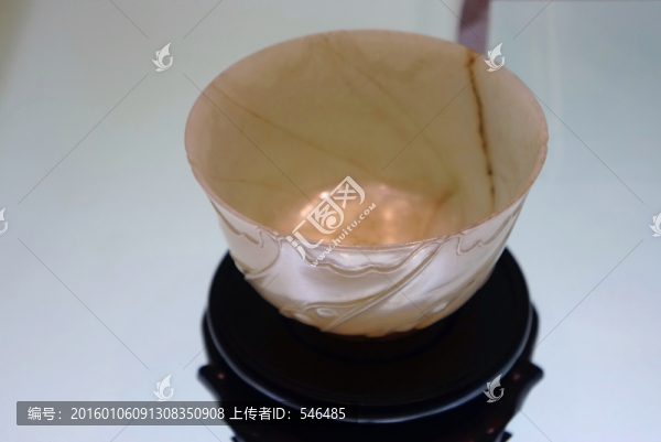 清乾隆,葵瓣紋玉碗