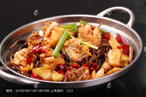 干鍋茶樹(shù)菇土雞