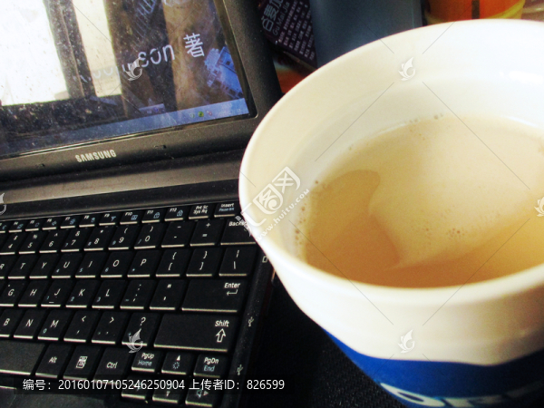 筆記本電腦和奶茶,概念素材
