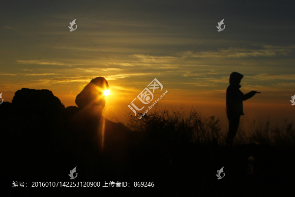 日出剪影