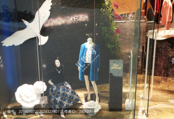服裝專賣店櫥窗