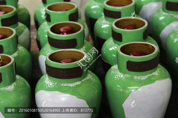綠瓷陶管裝黃酒