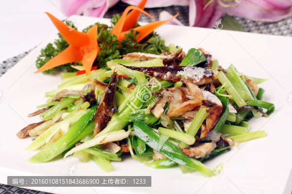 巴浪魚干炒芹蒜