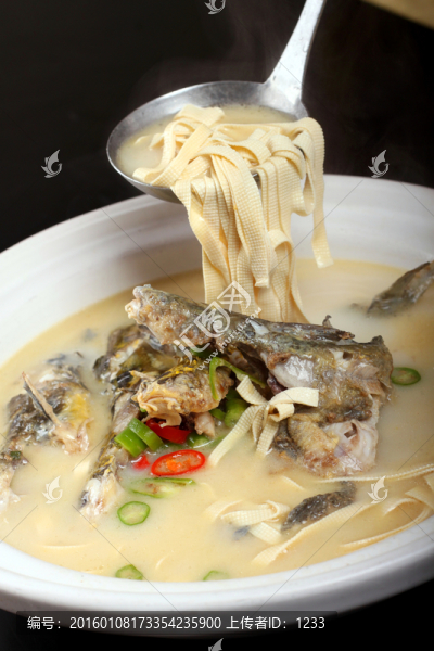 黃骨魚(yú)燉豆皮