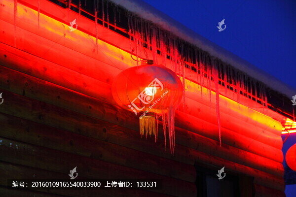 雪鄉(xiāng)夜色,紅燈籠