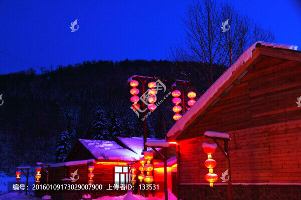 雪山夜色,雪鄉(xiāng)紅燈籠