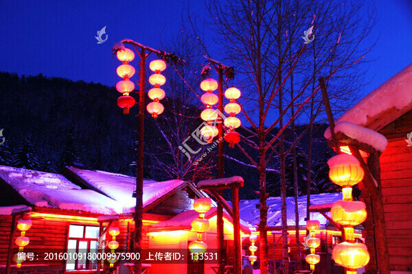 山區(qū)夜色,紅燈籠