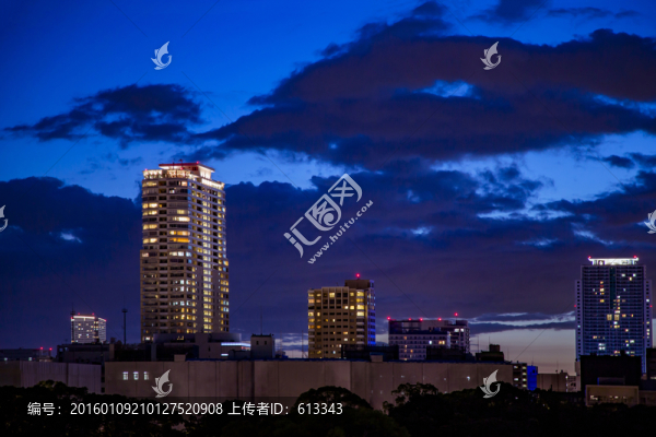迷人夜色下的國(guó)外現(xiàn)代都市