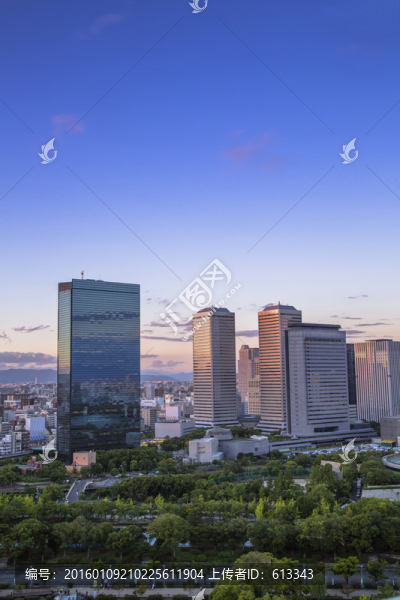 繁華的園林都市建筑