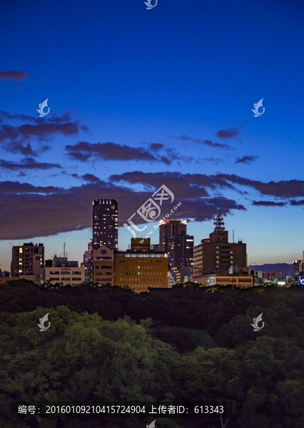迷人夜色下的國外現(xiàn)代都市