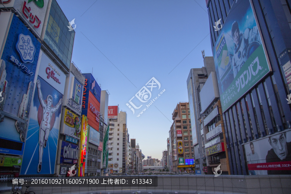 國外商業(yè)街區(qū)廣告牌