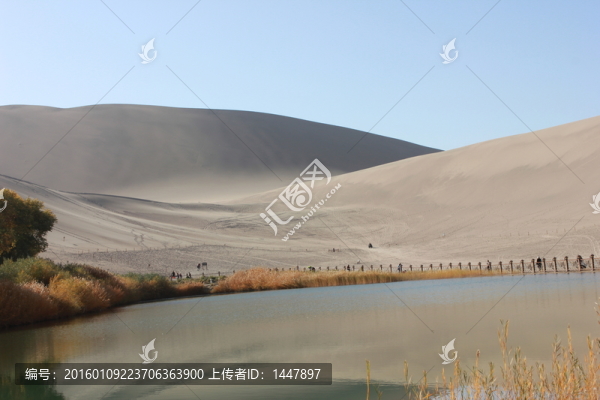 鳴沙山月牙泉