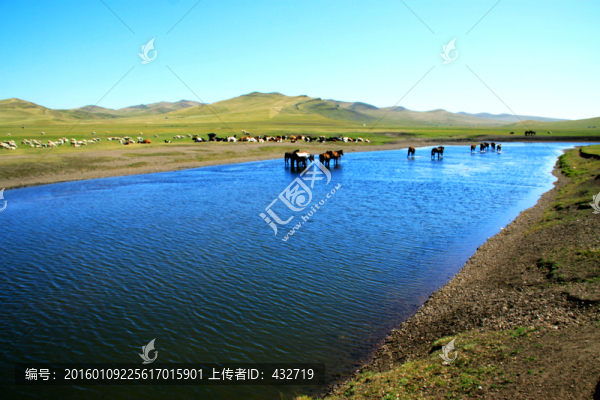 夏季草原河流