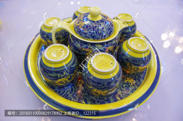 瓷器