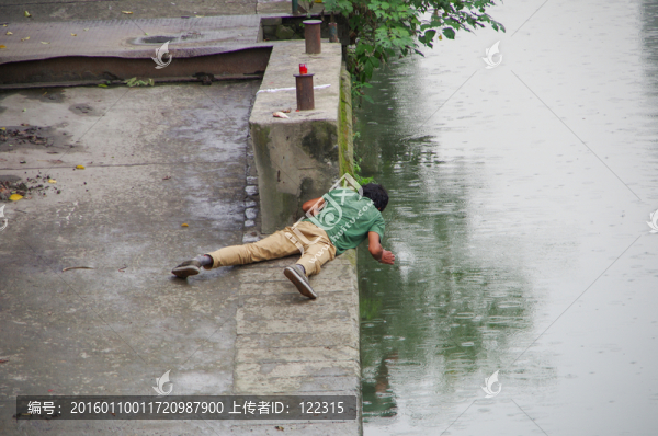 討水喝