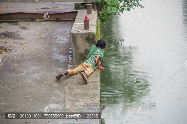討水喝