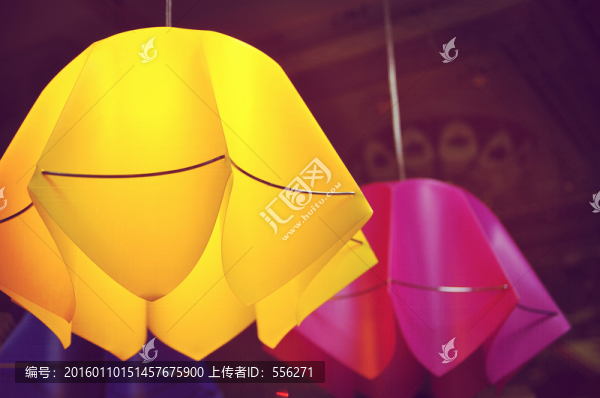 彩色吊燈