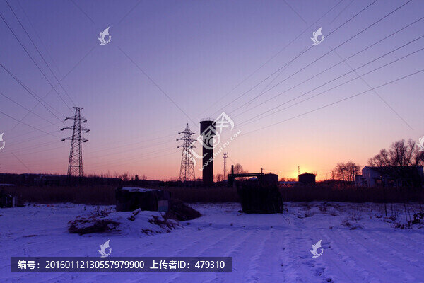 冬天,白雪,水塔,黃昏