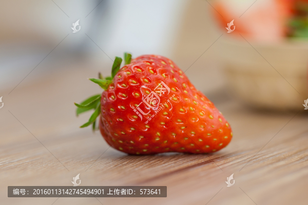 有機(jī)草莓