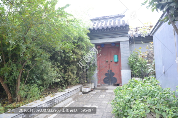 幽深的門