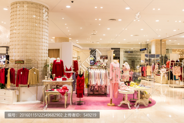 商場(chǎng)內(nèi)景