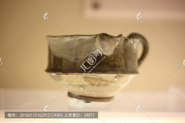 唐代玉堂窯蓮瓣形陶杯