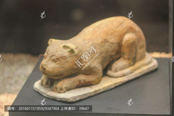 白虎陶俑