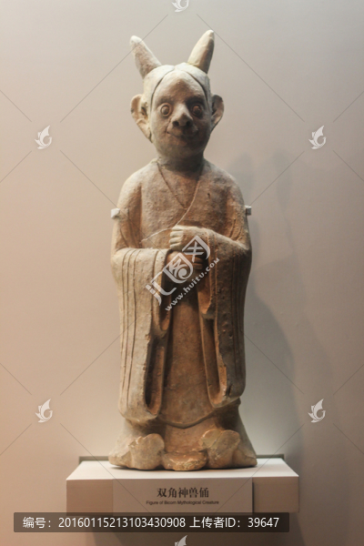 雙角神獸俑