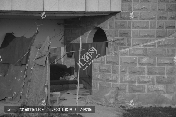 住著人的橋洞