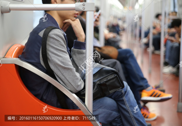 軌道交通乘客,坐地鐵