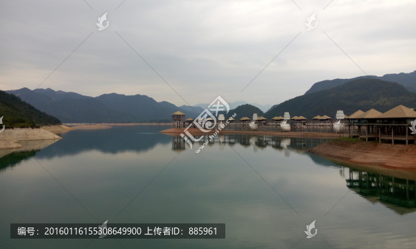 湖上房