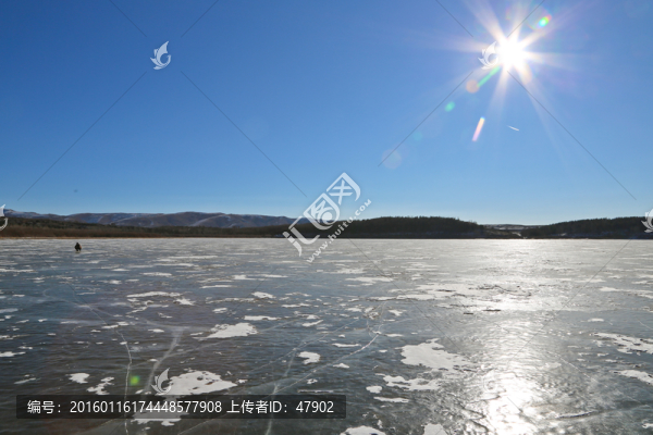 冰封湖面