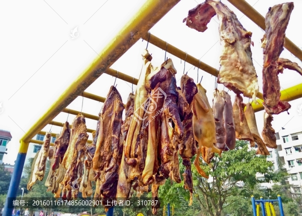晾曬的臘肉,燒臘制品