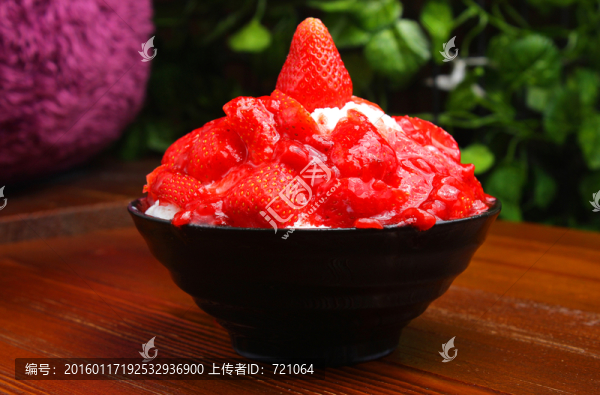 鮮草莓牛奶雪花刨冰