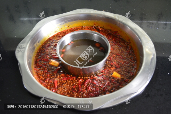 濃濃的湯底