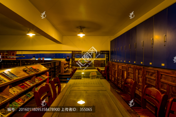 高等職業(yè)學(xué)院