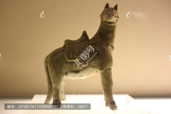青釉馬