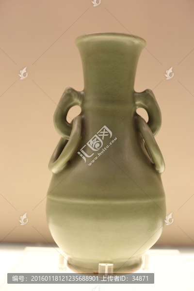 龍泉窯青釉雙耳環(huán)瓶