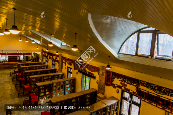 高等職業(yè)學(xué)院