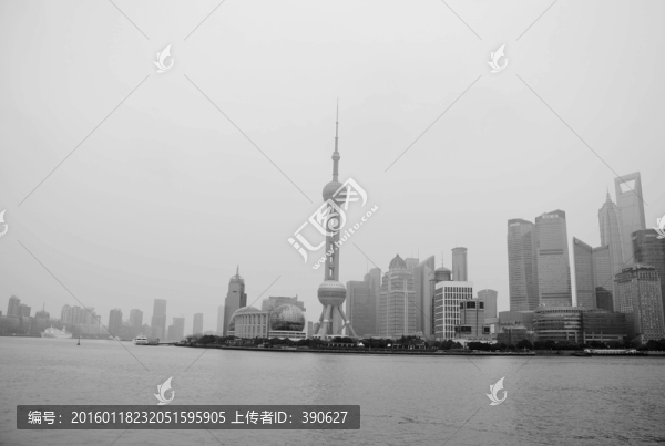 上海東方明珠黑白照片