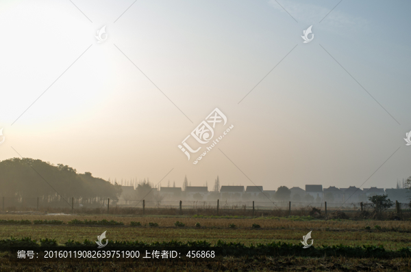 鄉(xiāng)村晨霧
