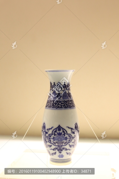青花勾云團(tuán)花紋瓶