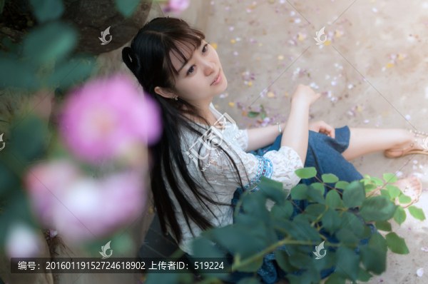 薔薇花與少女