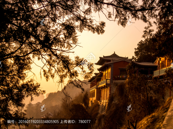 白塔山法雨寺,懸崖