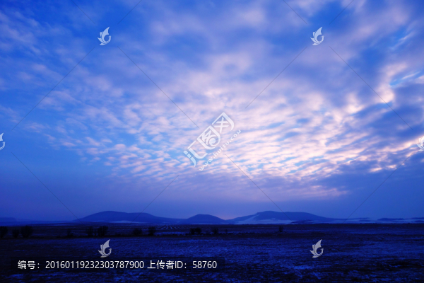 荒原彩云