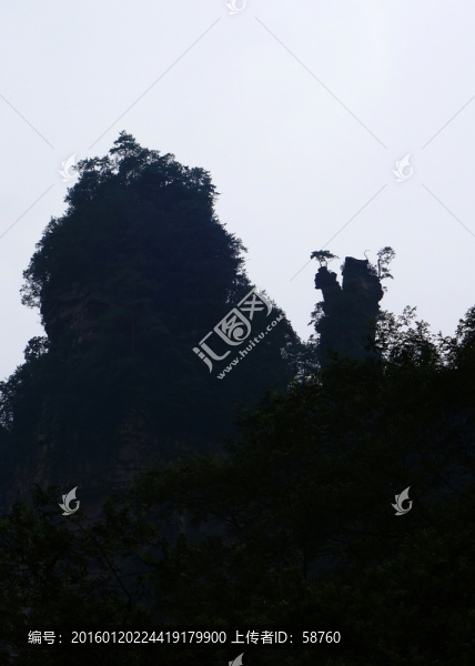 張家界金鞭溪巨石豬八戒背媳婦
