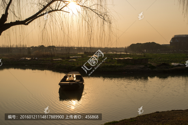 夕陽(yáng)西下