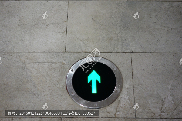 地面指向箭頭