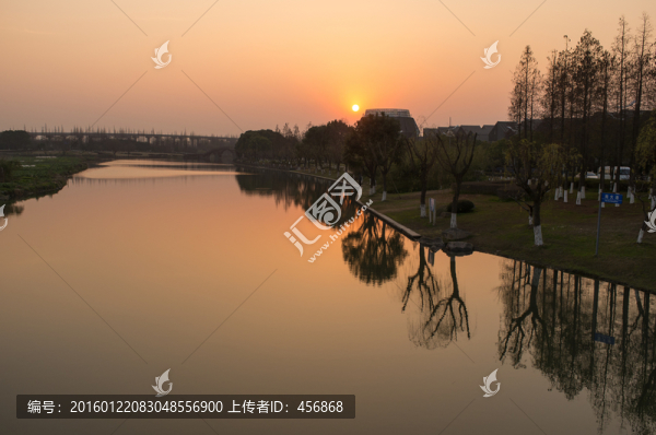 夕陽(yáng)西下